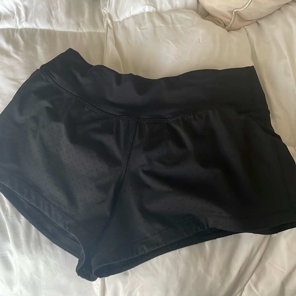 size 4 lululemon high shorts